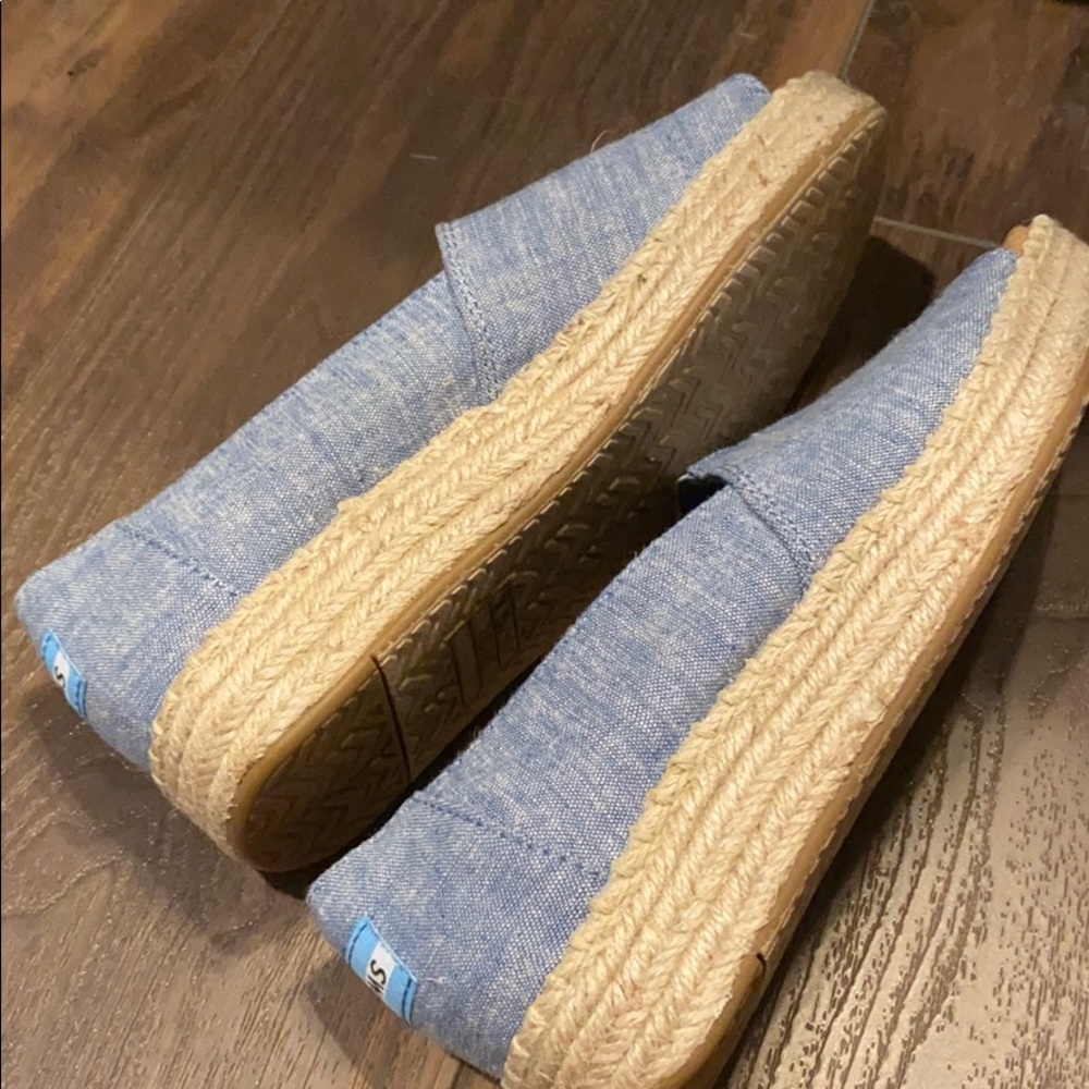 Toms - Picture 3 of 5